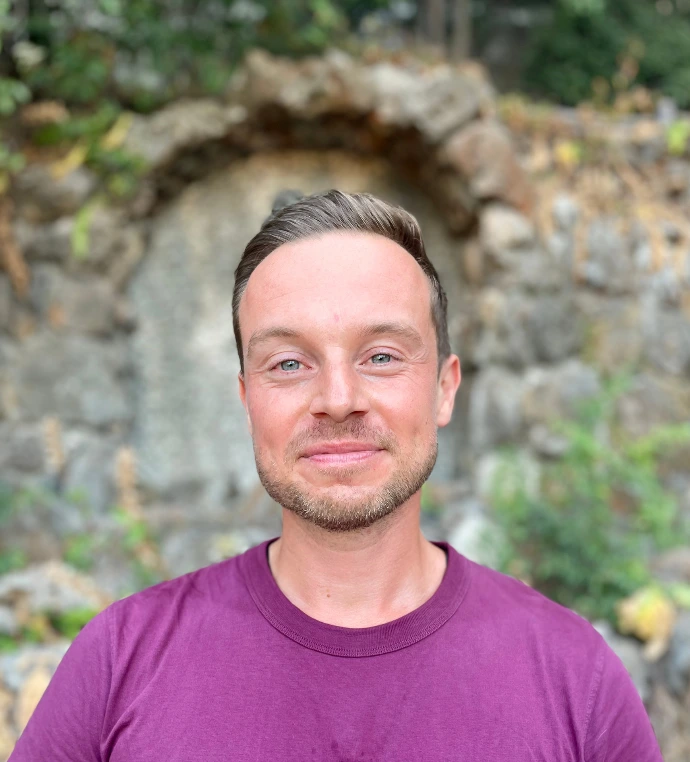 Cédric Biehlmann psychopraticien en Gestalt et art-thérapeute à Colmar